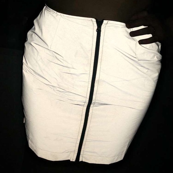 ⭐️ 4/$10 Reflective zip up mini skirt - Picture 2 of 5